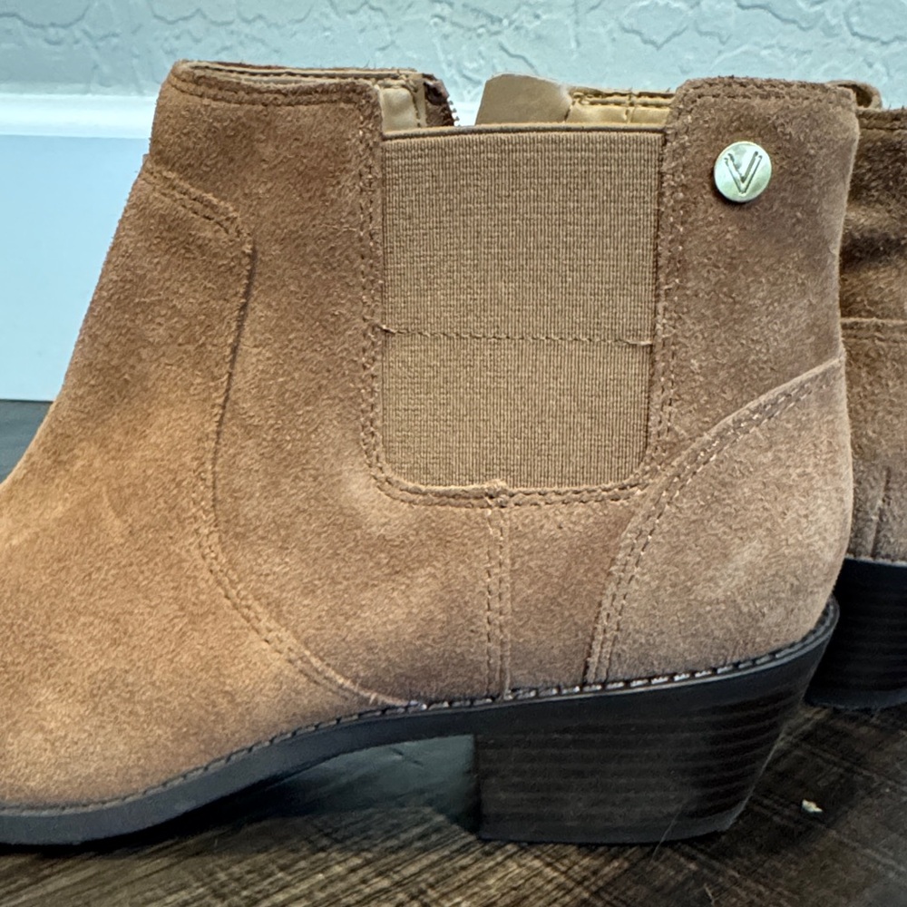 VIONIC Women's Tan Suede Ankle Boots - Picture 7 of 8